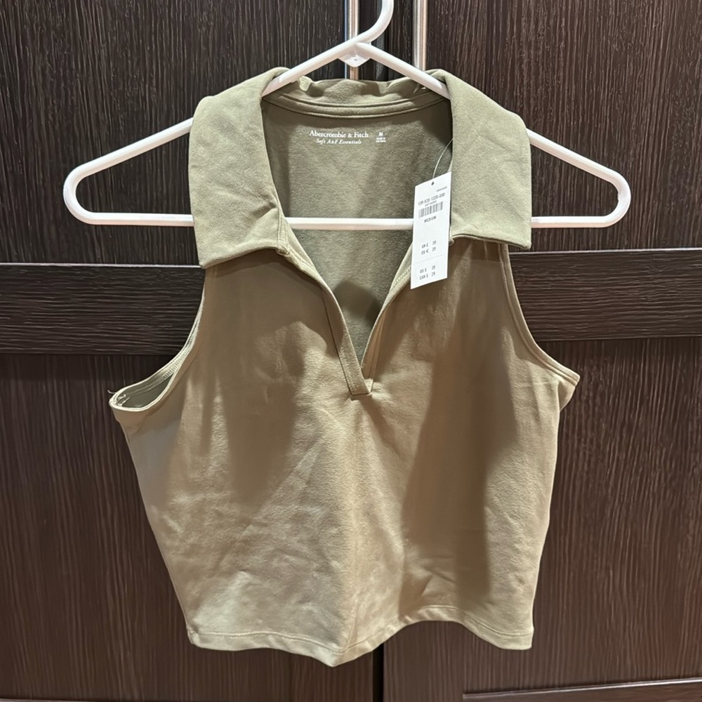 Brand new with tags ABERCROMBIE collar crop khaki olive green color 🤍